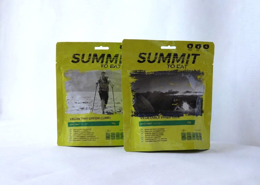 Två förpackningar frystorkad mat från Summit To Eat
